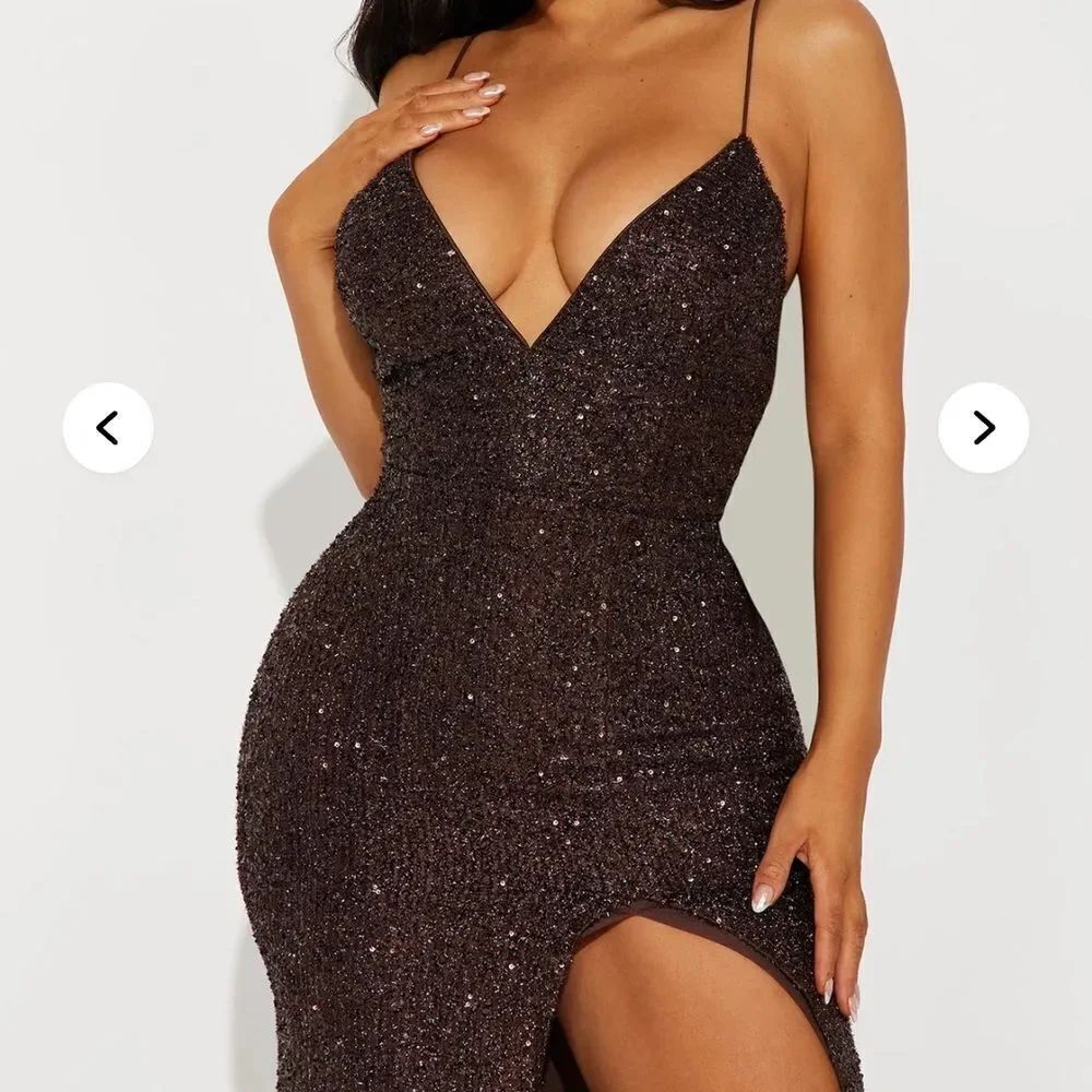 Elegant Brown Evening Gown - Picture 2 of 3